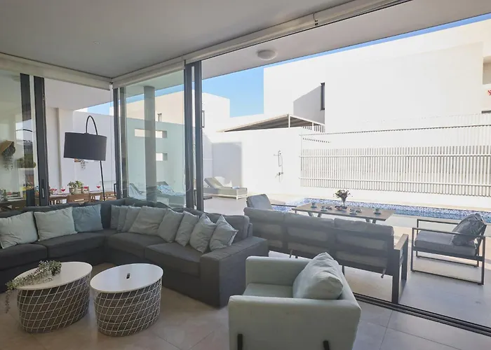 Villa Almaria Alm03 *